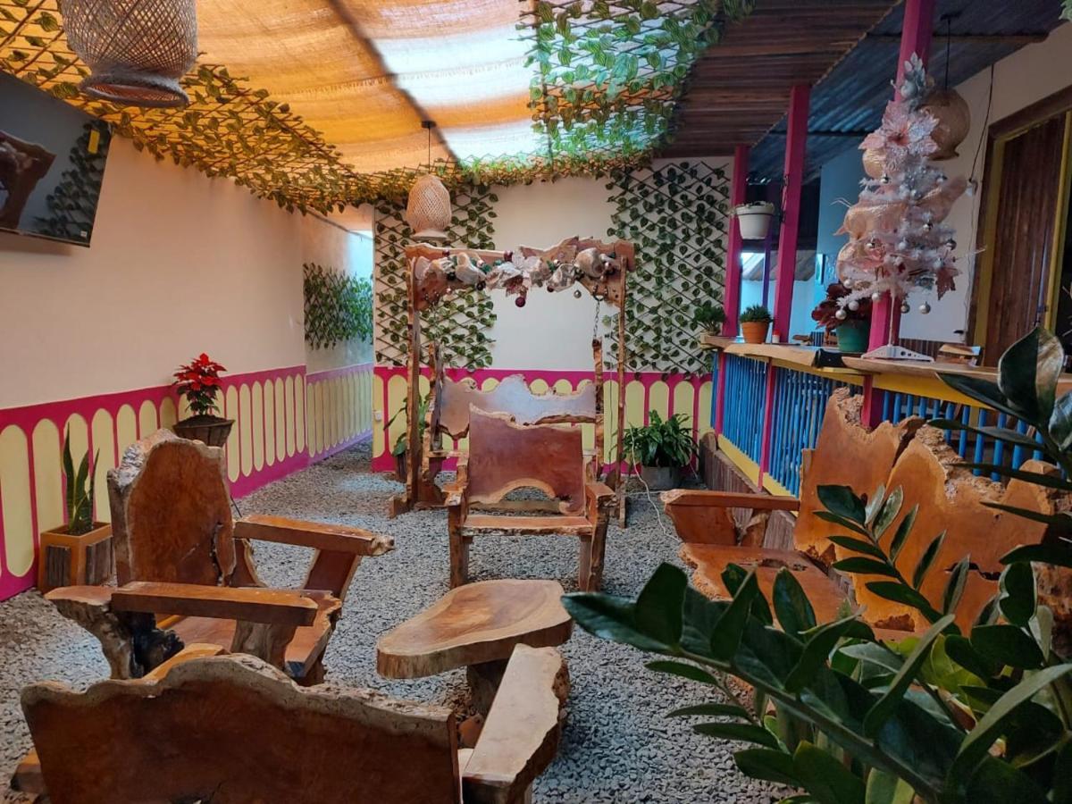 Отель Hostal Casa Madrigal Филандия Экстерьер фото