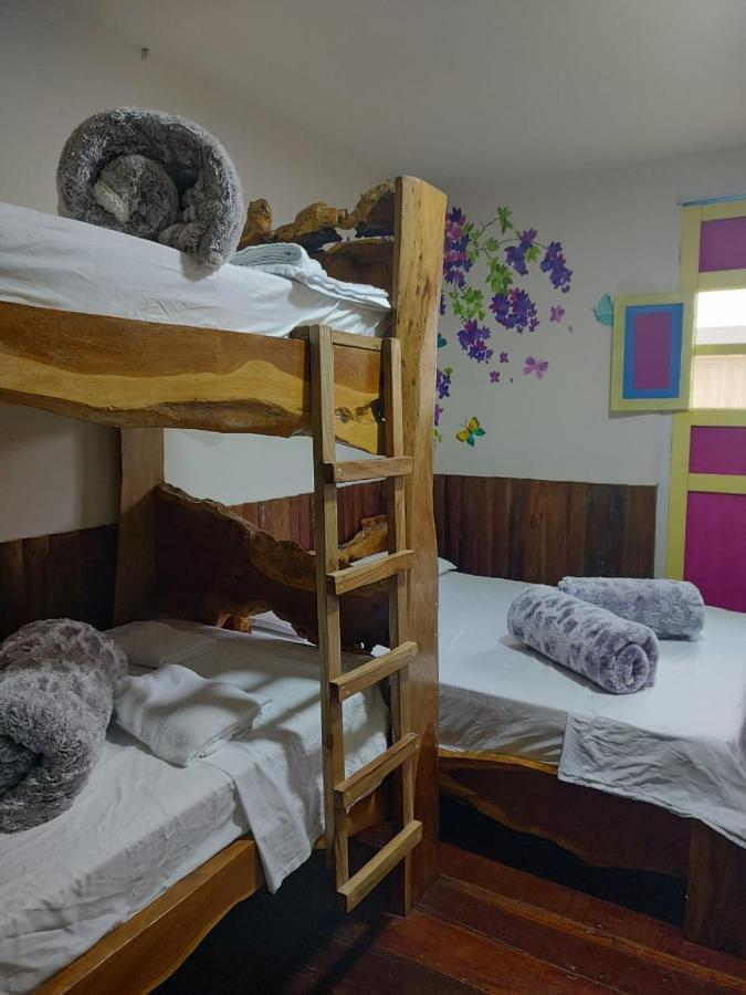 Отель Hostal Casa Madrigal Филандия Экстерьер фото