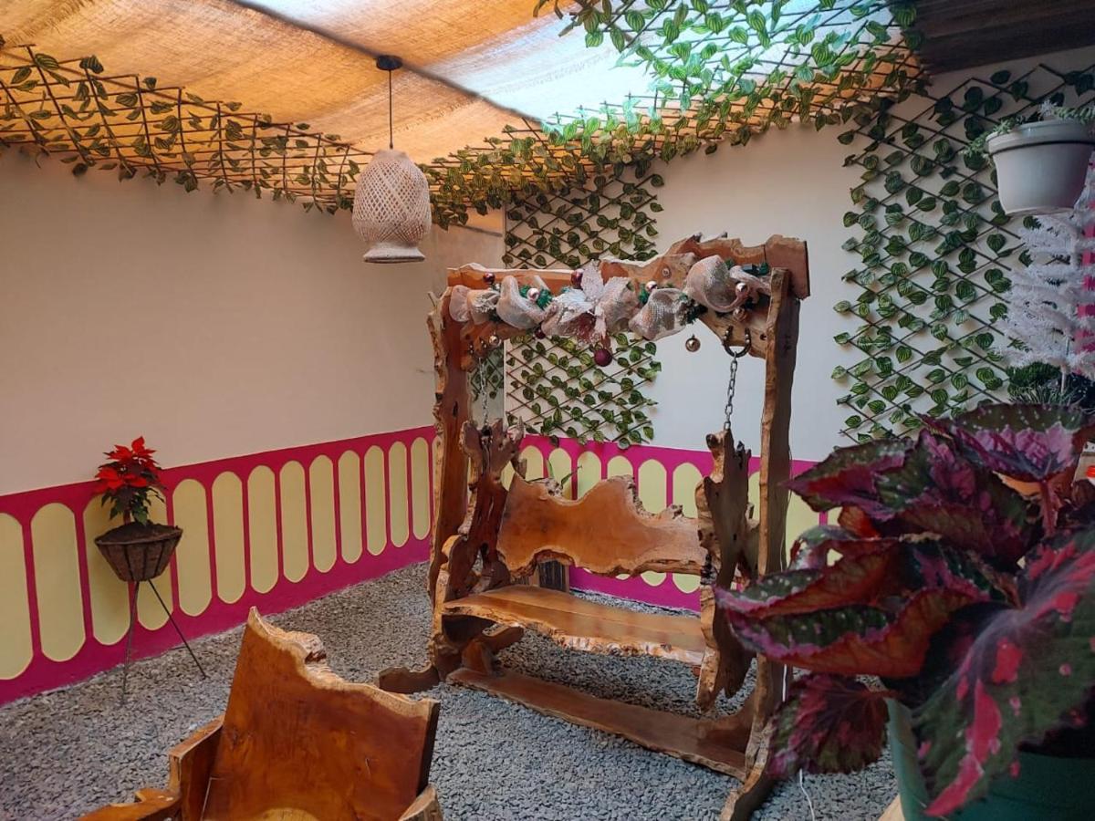 Отель Hostal Casa Madrigal Филандия Экстерьер фото